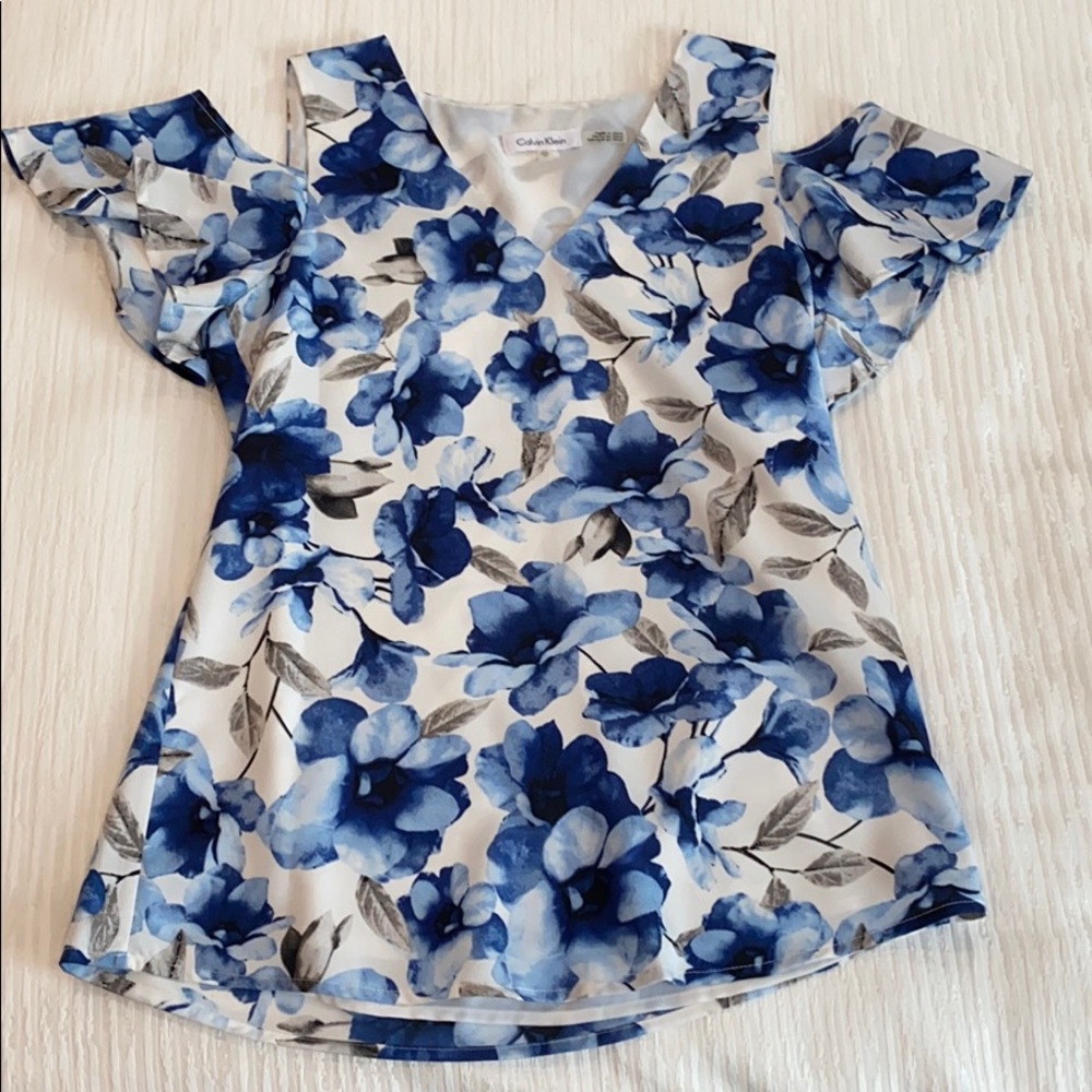 Calvin Klein cold shoulder blue floral top size XS